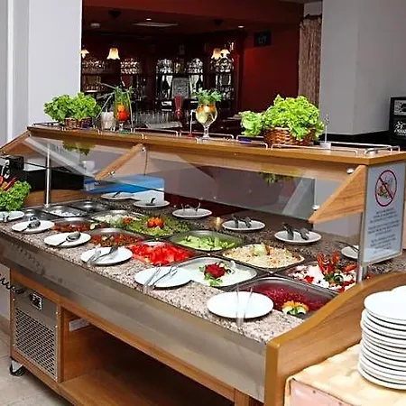 Yunona Hotell 3*