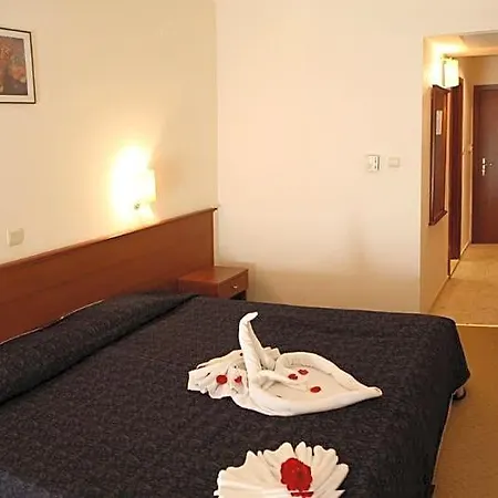 Yunona Hotell 3*